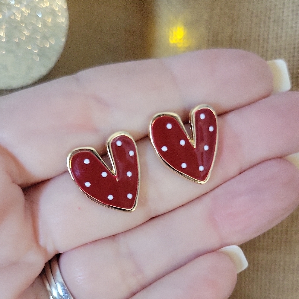 🔥LAST PAIR🔥 SWISS DOT HEART EARRINGS
